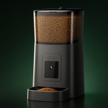 Close product view of the black Arelio Feed One camera, hopper and feeding tray