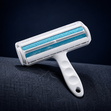 Close product view of the reusable blue Arelio FurRoll cleaning surfaces